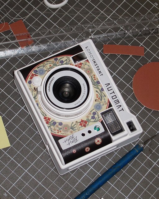 Filipina Artist Gianne Encarnacion Captures the Spirit of Lomo'Instant Cameras With This Custom Design