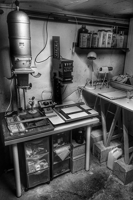 How to make a darkroom at home?