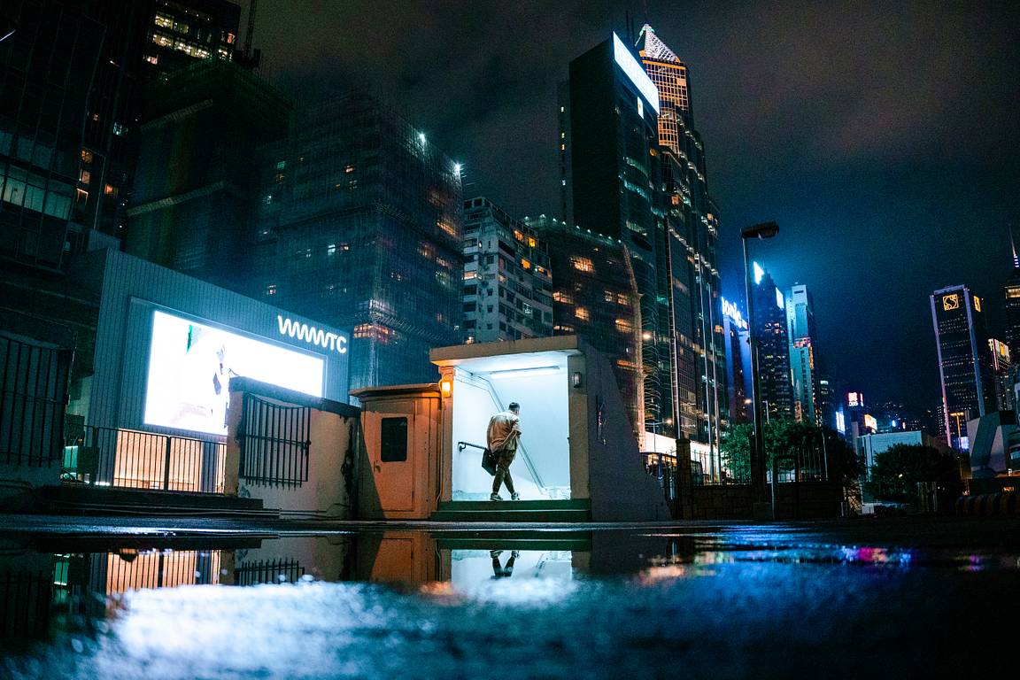 Hong Kong Street Photography Diary: Shooting From Day to Night With the Atoll Art Lens